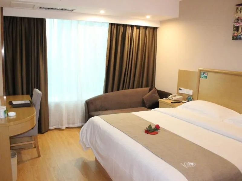 Greentree Inn Henan Zhumadian Xincai Yueliang Bay Business Hotel. 3*,