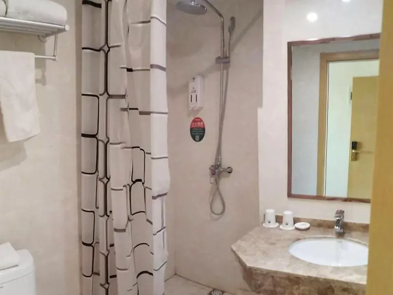 Greentree Inn Henan Zhumadian Xincai Yueliang Bay Business Hotel. Kína