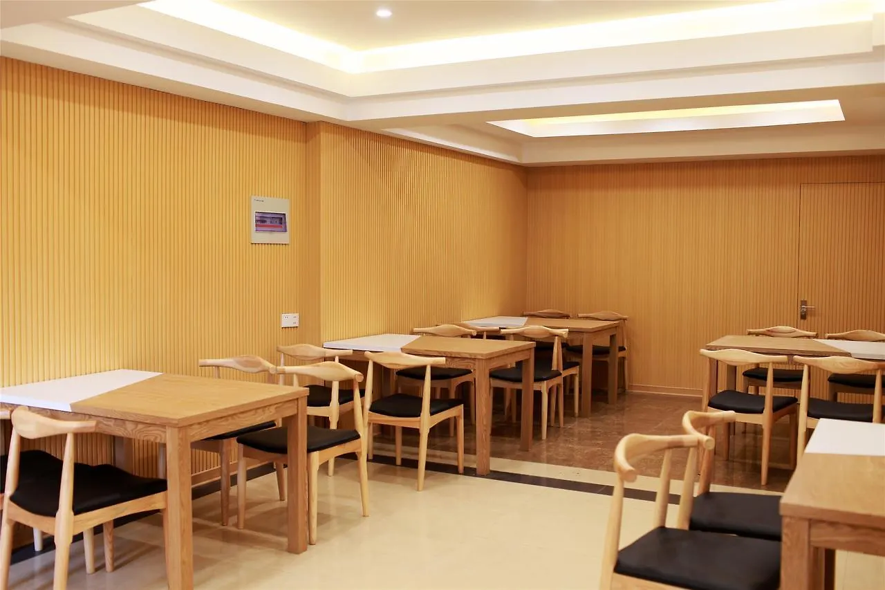 Greentree Inn Henan Zhumadian Xincai Yueliang Bay Business Hotel.