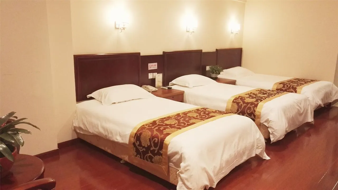 Greentree Inn Henan Zhumadian Xincai Yueliang Bay Business Hotel. 3*,  Kína